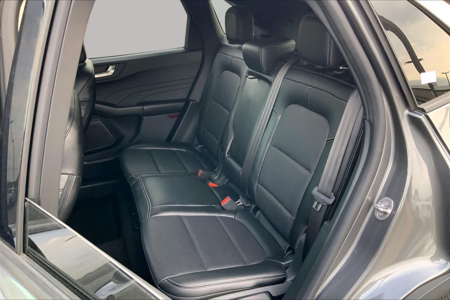 Used 2022 Carbonized Gray Metallic Ford SEL image 9