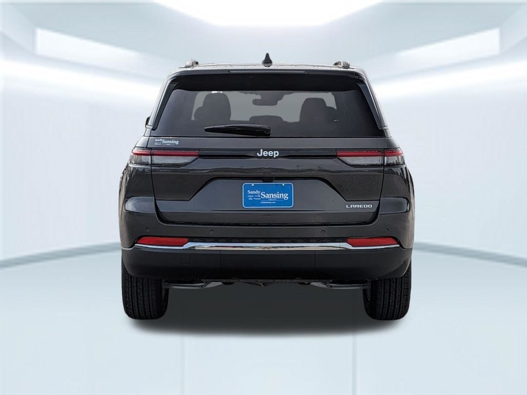 New 2026 Baltic Gray Metallic Clear-Coat Exterior Paint Jeep Laredo X image 5