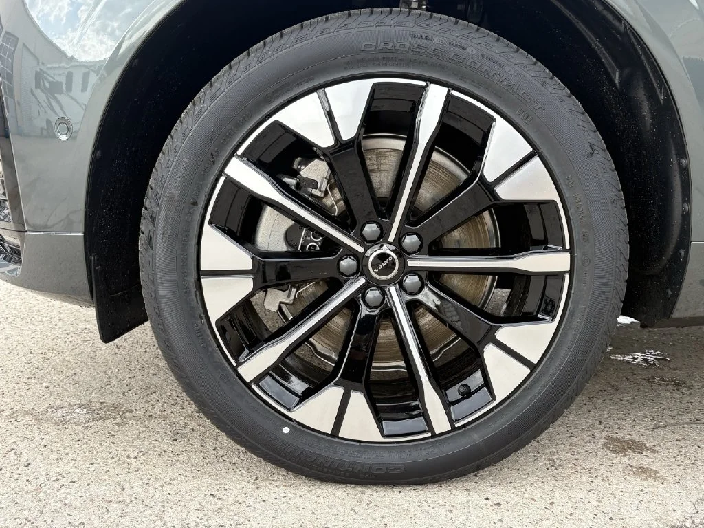 New 2026 Forest Lake Volvo Plus image 9