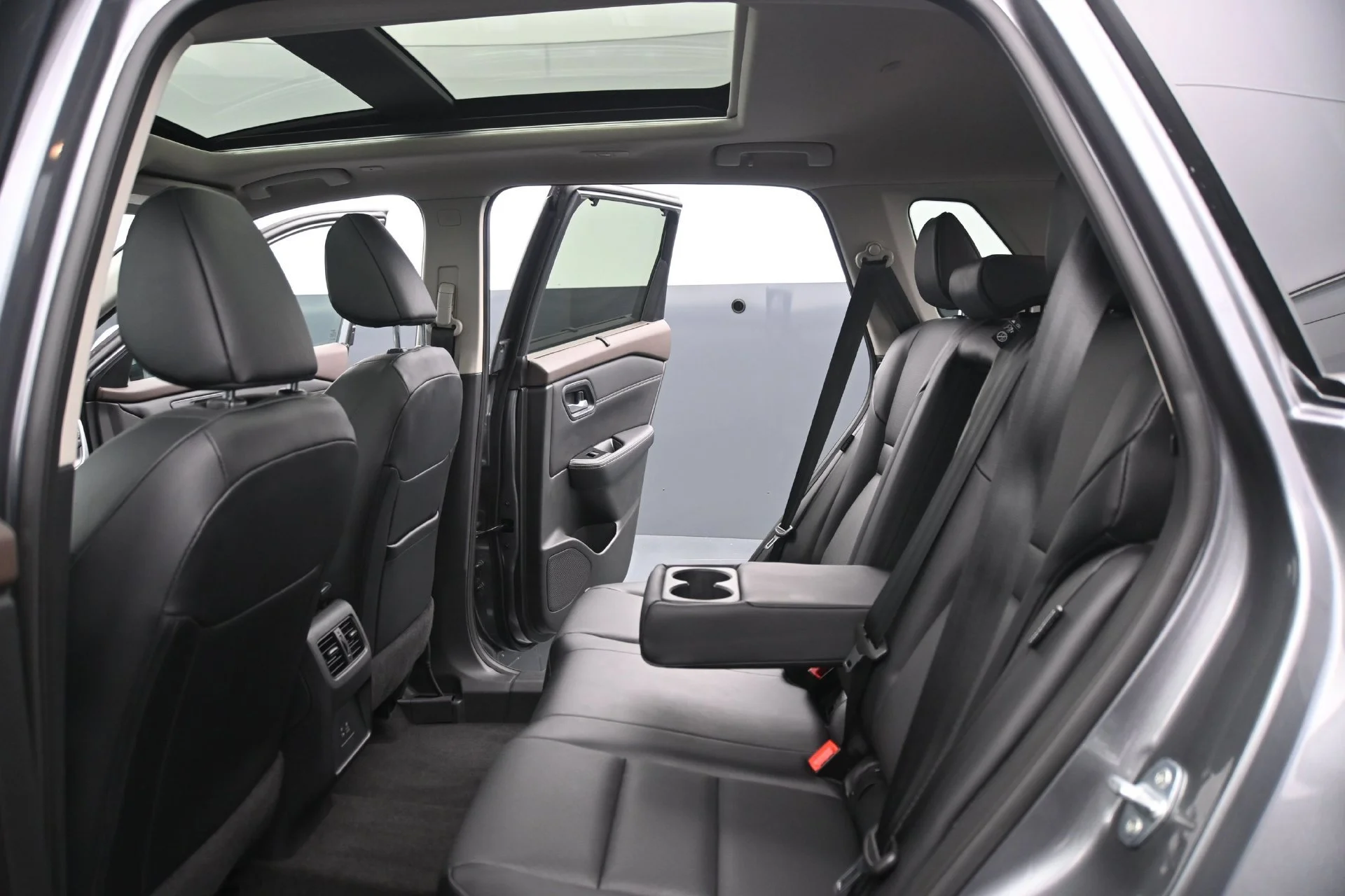 Used 2023 Gun Metallic Nissan SV image 17