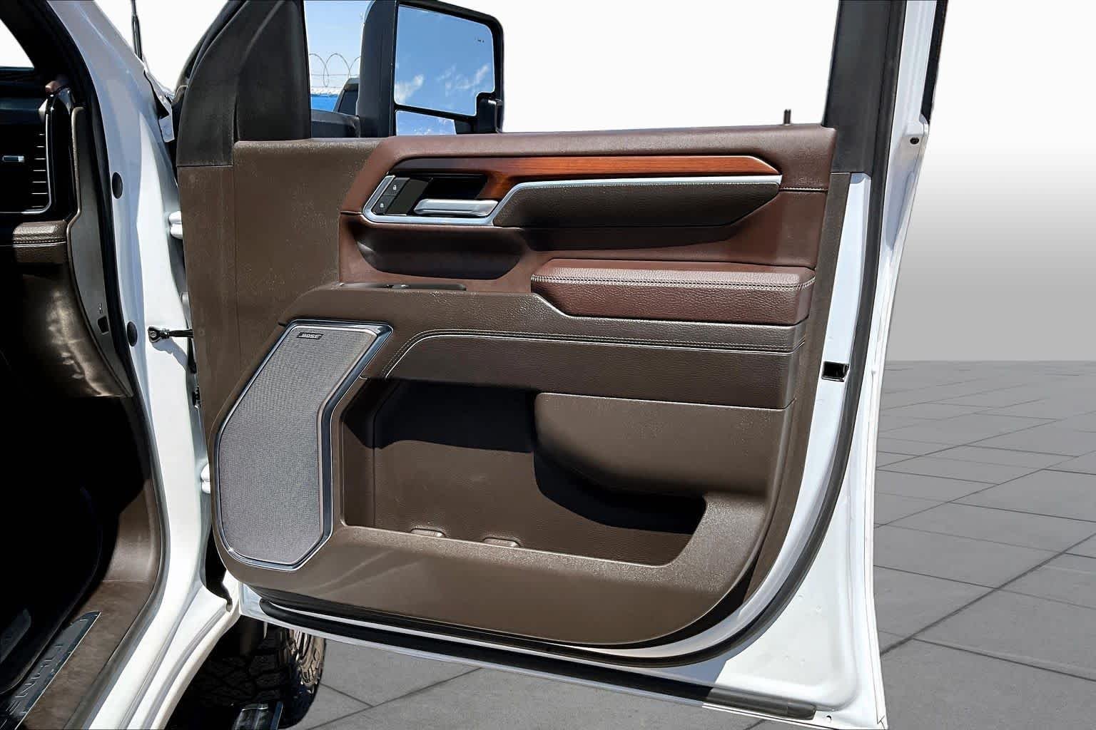 Used 2024 White Frost Tricoat GMC Denali image 22