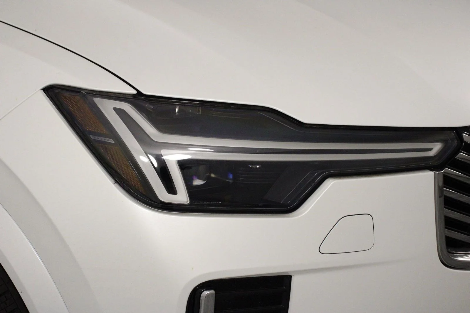 New 2025 White Volvo B6 Plus 7-Seater image 14