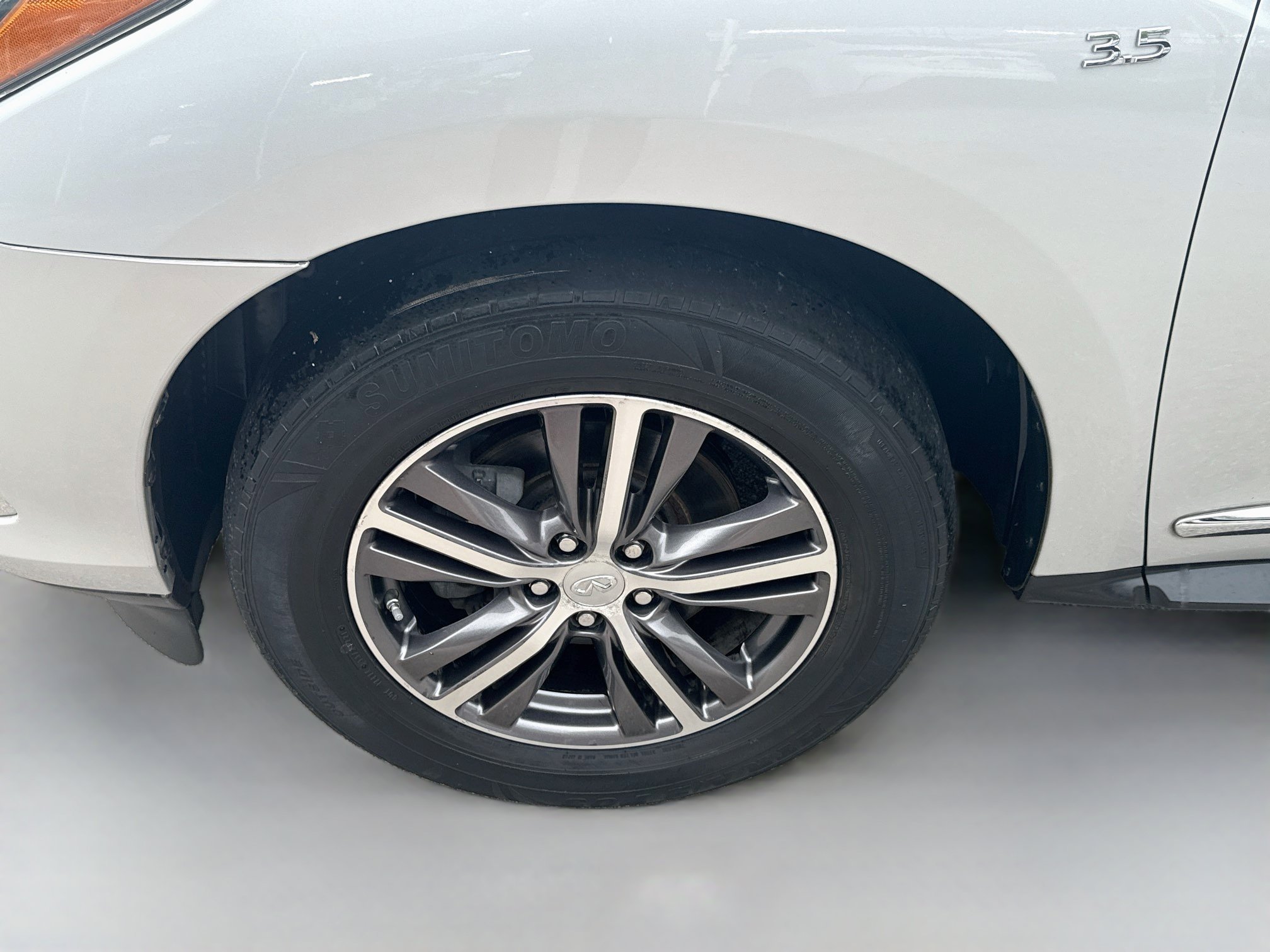 Used 2017 Liquid Platinum INFINITI Base image 34
