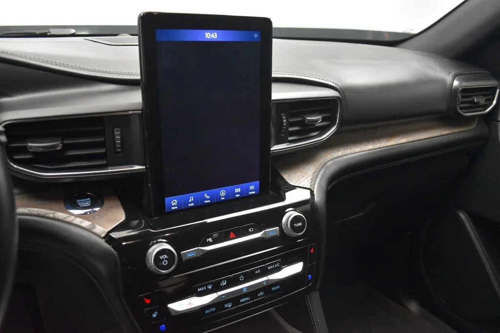 Used 2021 Black Metallic Ford Platinum image 15