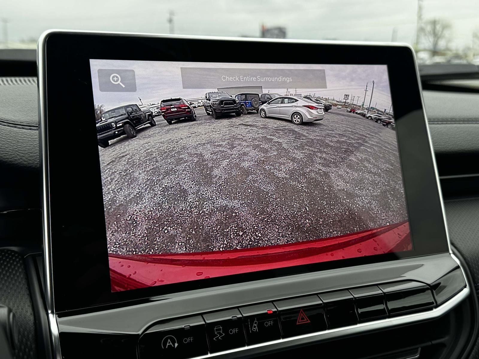 New 2026 Red Hot Pearlcoat Jeep Latitude Altitude image 4