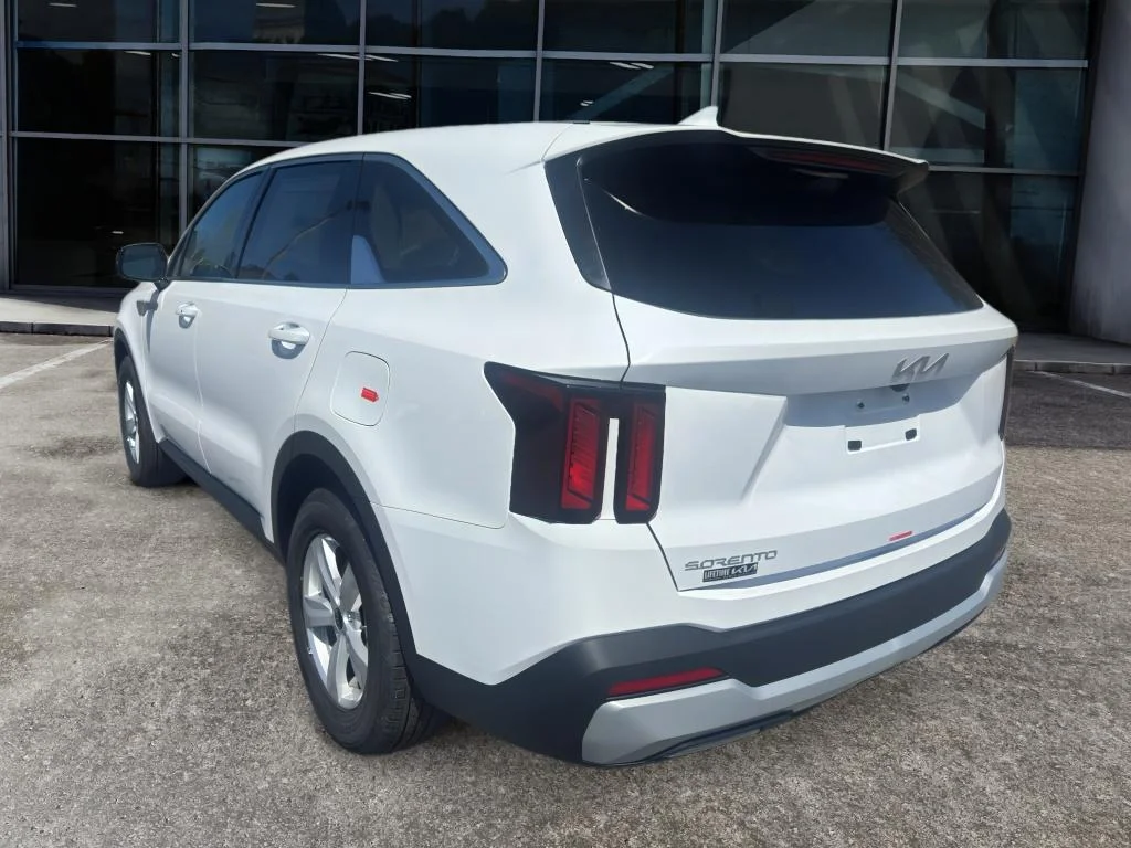 New 2026 Glacial White Pearl Kia LX image 7