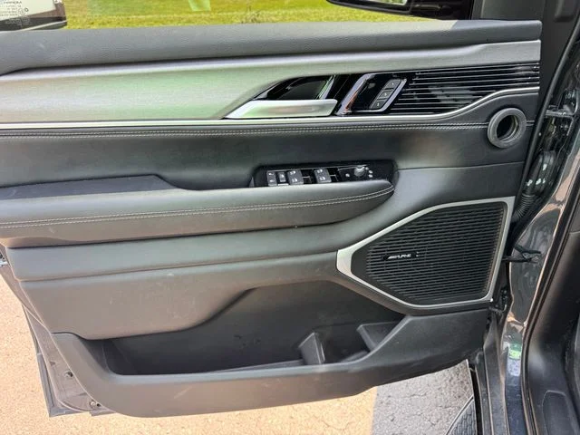 Certified Used 2025  Jeep Series II image 23