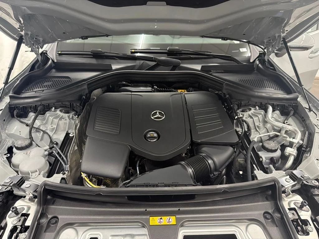 New 2027 White Mercedes-Benz GLC 300 image 33