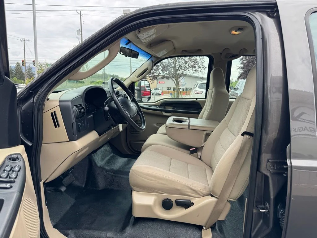 Used 2006 Gray Ford XL image 11