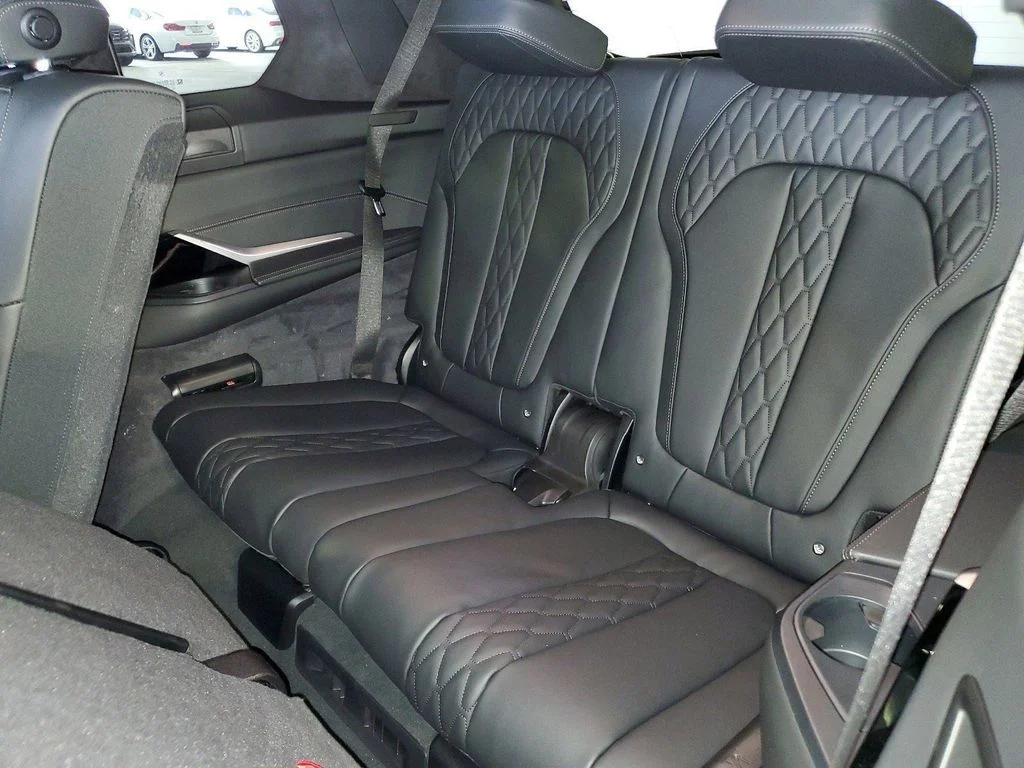 2025 BMW X7 ALPINA XB7 - Photo 12