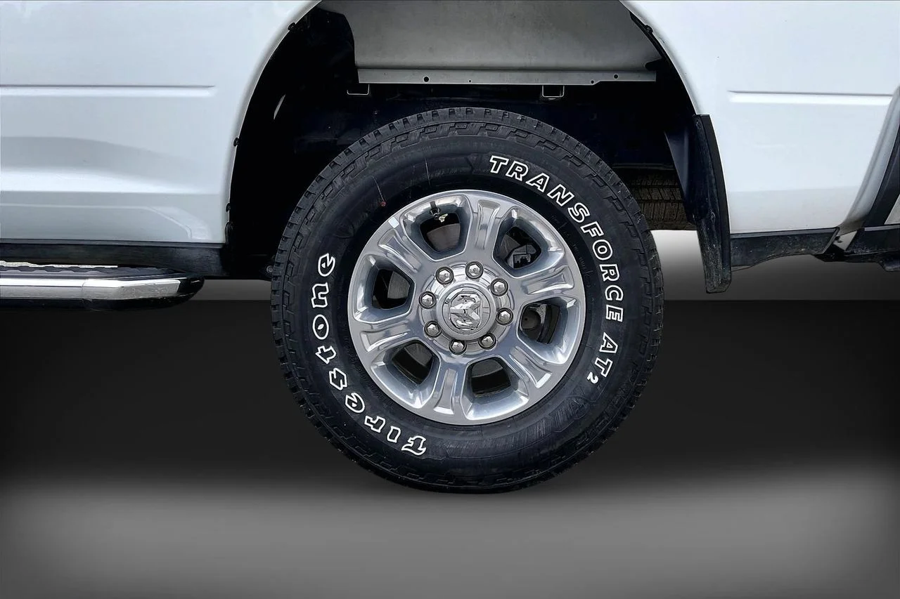 Used 2025 White Ram Big Horn image 35