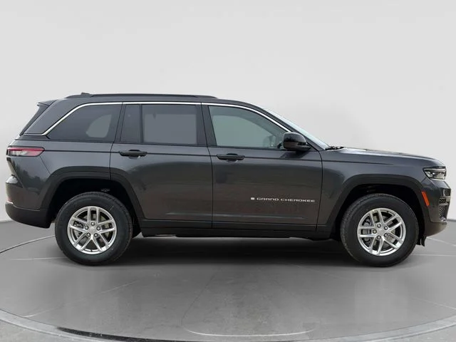 New 2026 Baltic Gray Metallic Clear-Coat Exterior Paint Jeep Laredo X image 2