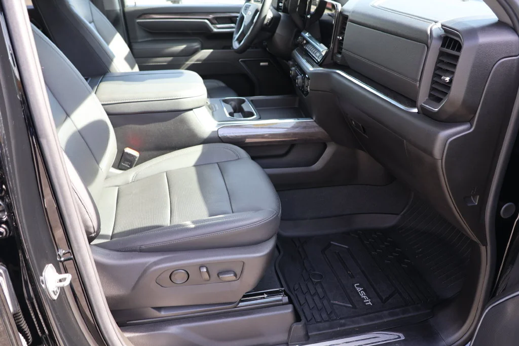 Used 2025 Black Chevrolet LTZ image 23
