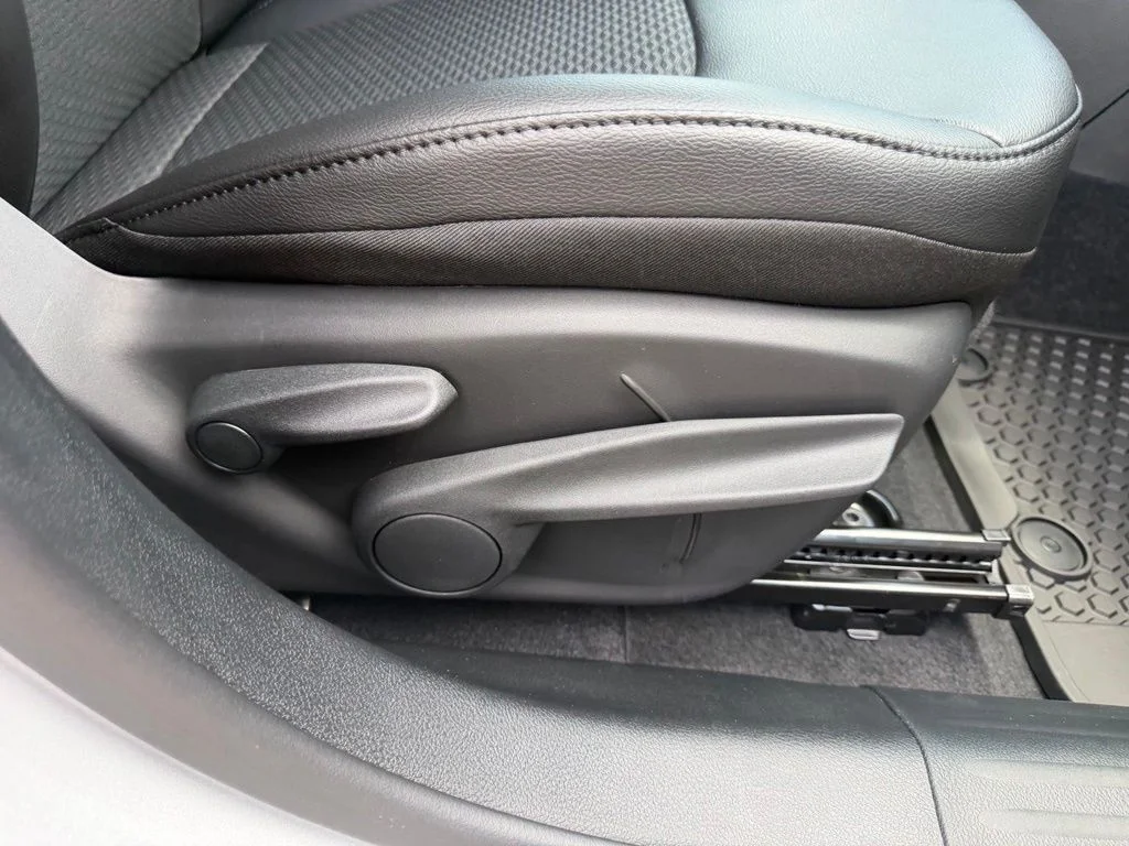 New 2026 Silver Jeep Latitude image 32