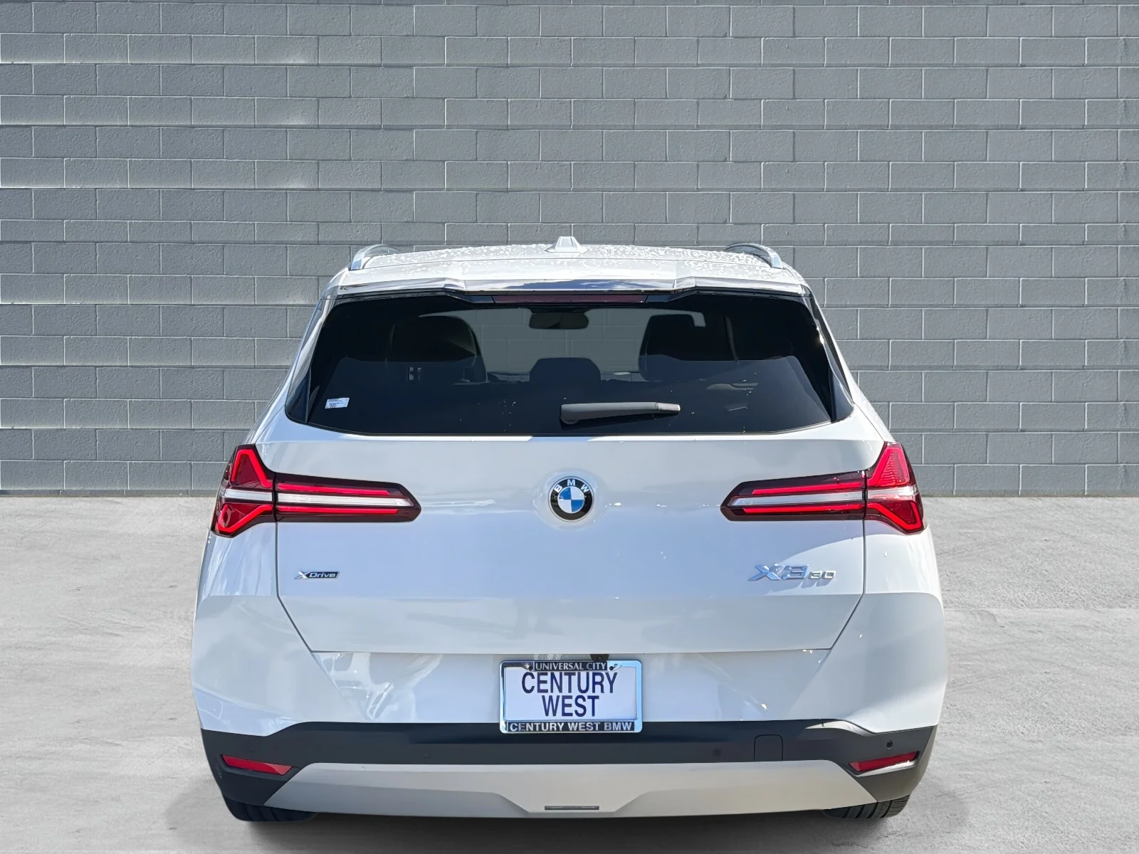 Used 2025 Alpine White BMW 30 xDrive Sports Activity Vehicle image 4