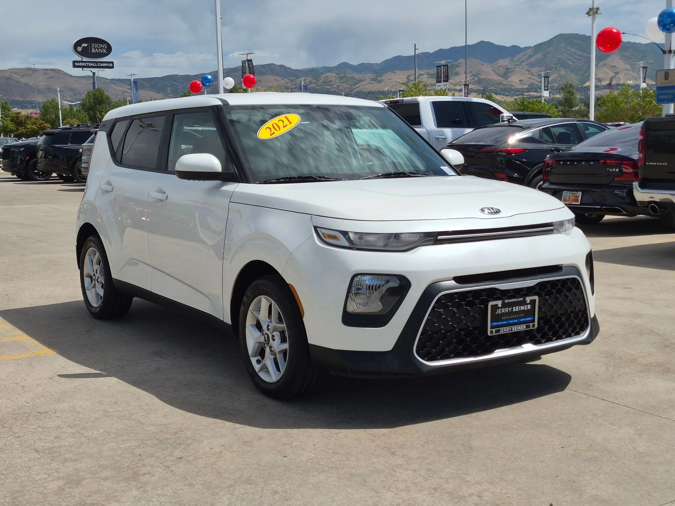 Used 2021 Snow White Pearl Kia S image 7