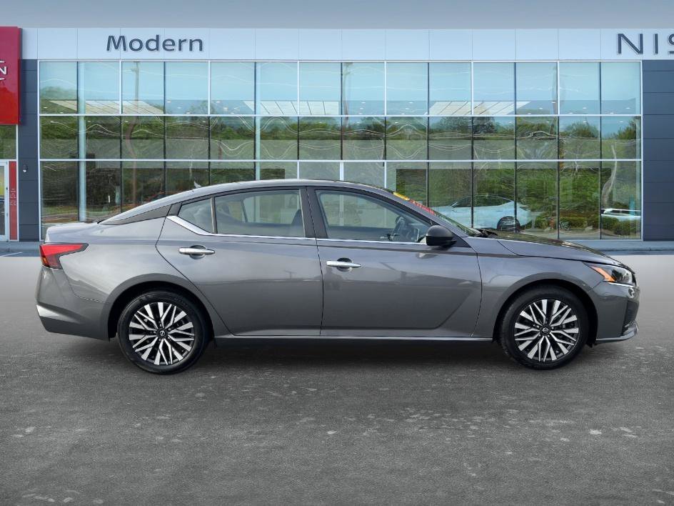 Certified Used 2025 Gun Metallic Nissan SV image 4