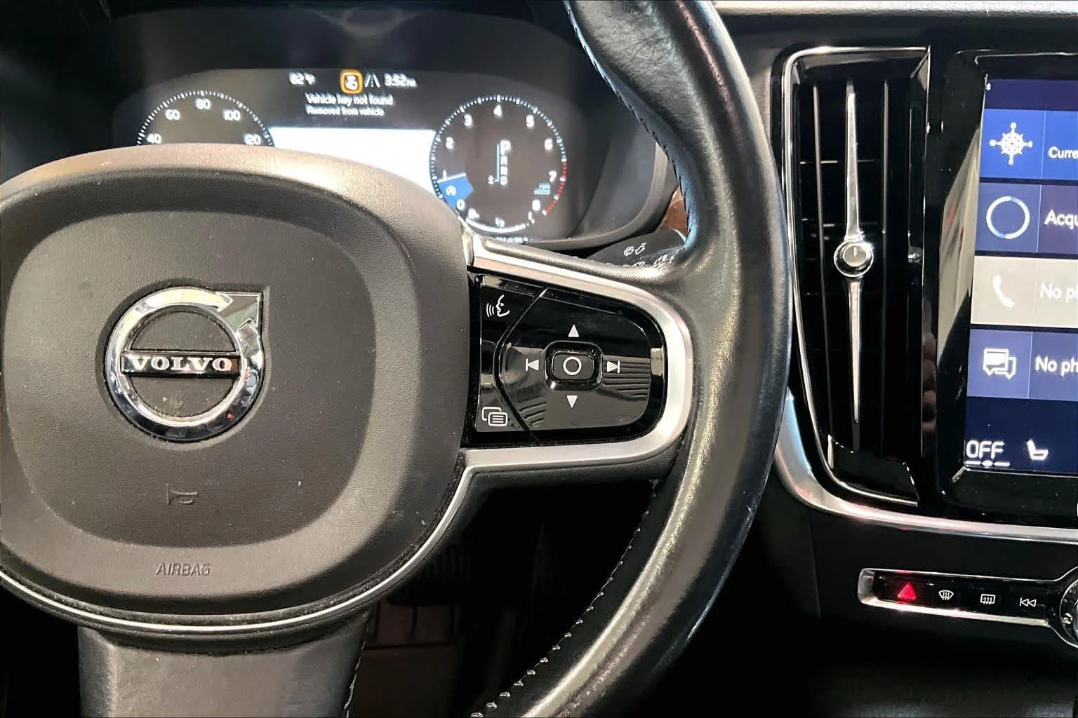Used 2017 Magic Blue Metallic Volvo Momentum image 24