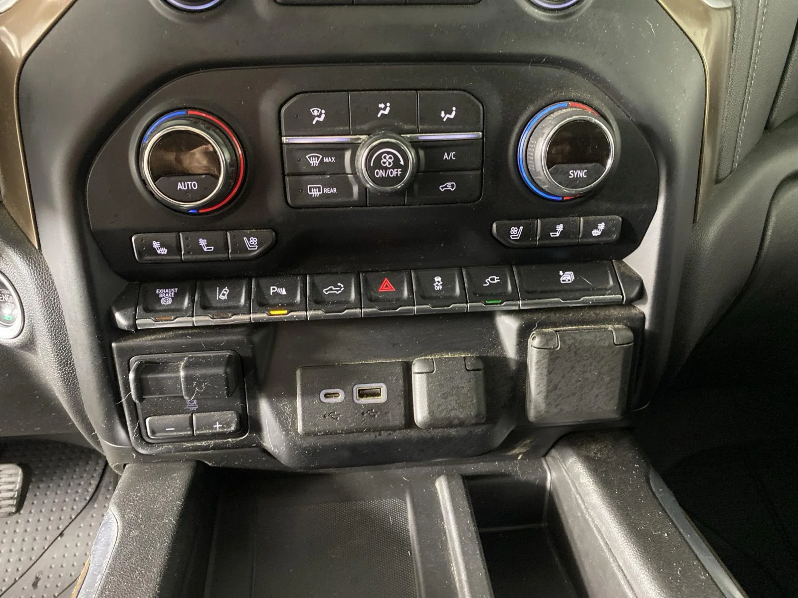 Used 2021 Iridescent Pearl Tricoat Chevrolet High Country image 20