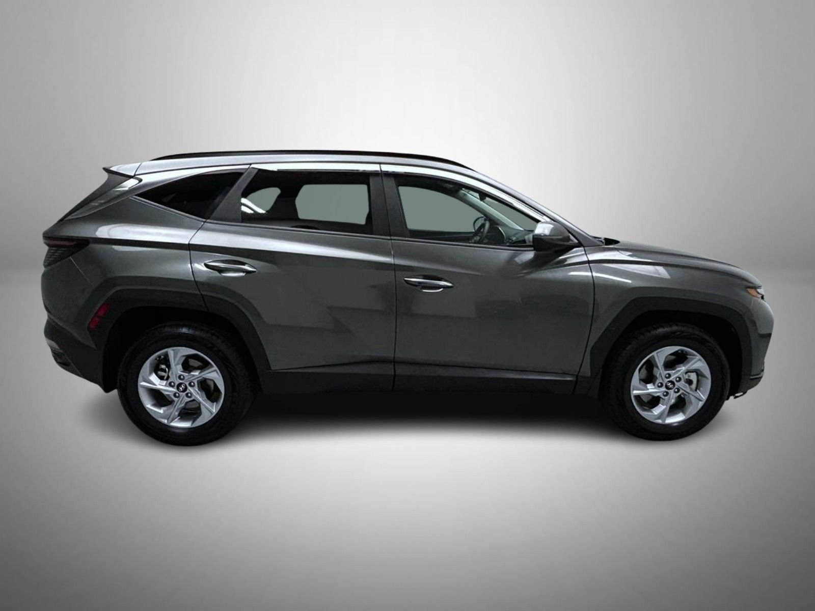 Used 2022 Gray Hyundai SEL image 4