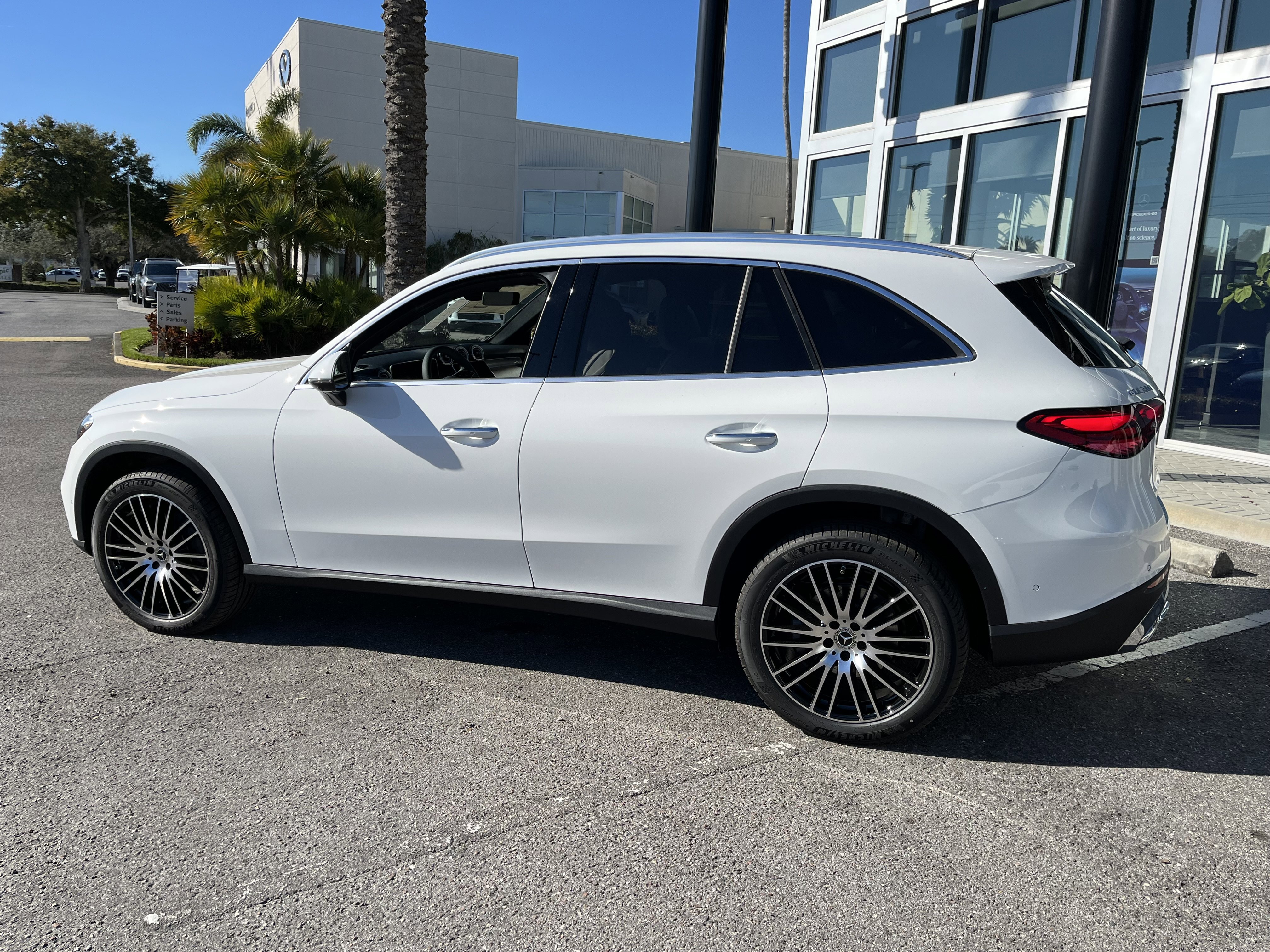 New 2026 POLAR WHITE Mercedes-Benz GLC 300 image 4