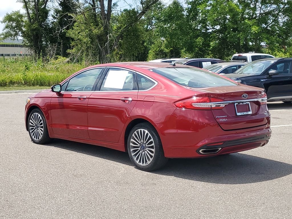Used 2017 Red Ford SE image 2