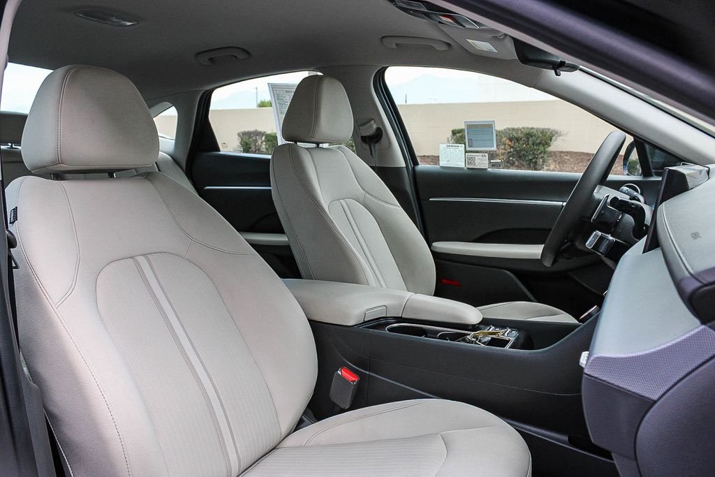 Certified Used 2025 Black Hyundai SEL image 17