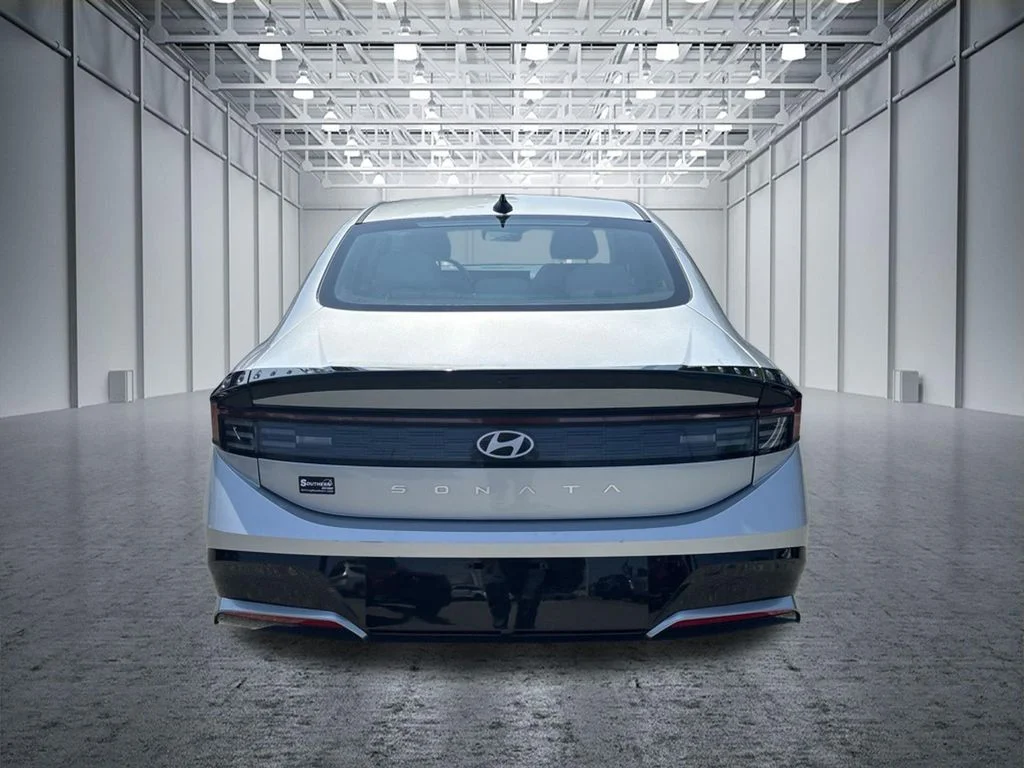 Used 2025 Silver Hyundai SEL image 4