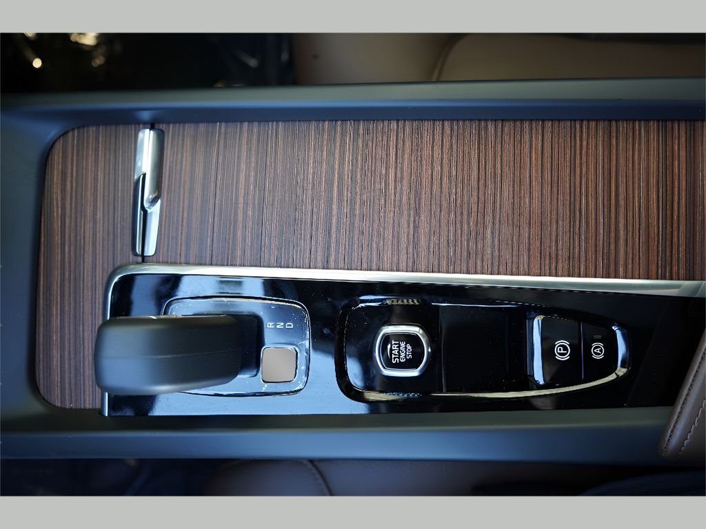 2025 Volvo XC60 Plus - Photo 15
