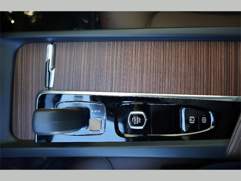 2025 Volvo XC60 Plus - Photo 15