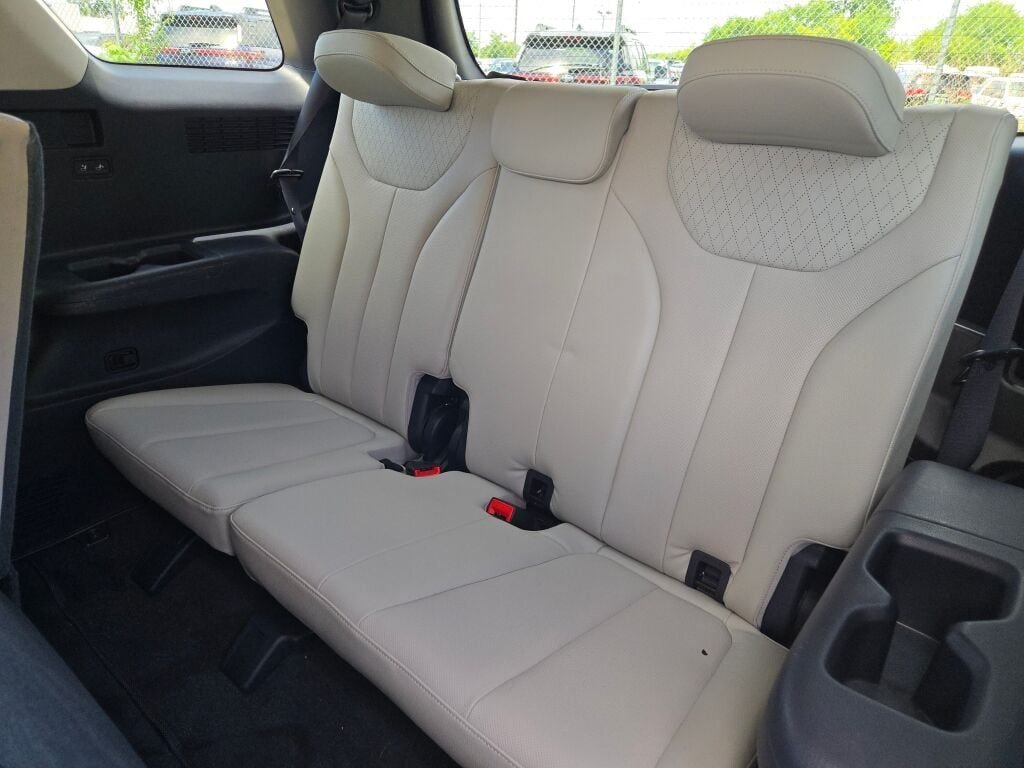 Used 2021 White Hyundai SEL image 17