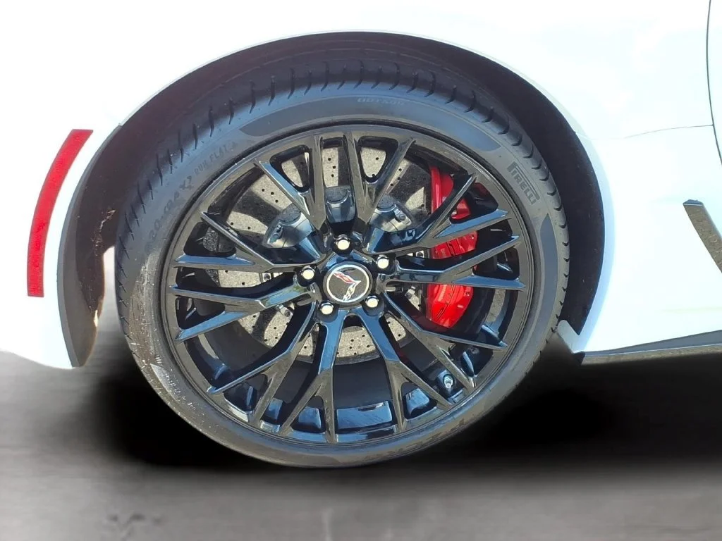 Used 2015 ARCTIC WHITE Chevrolet Z06 3LZ image 33