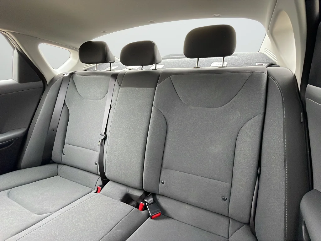 Used 2025 White Kia LXS image 41