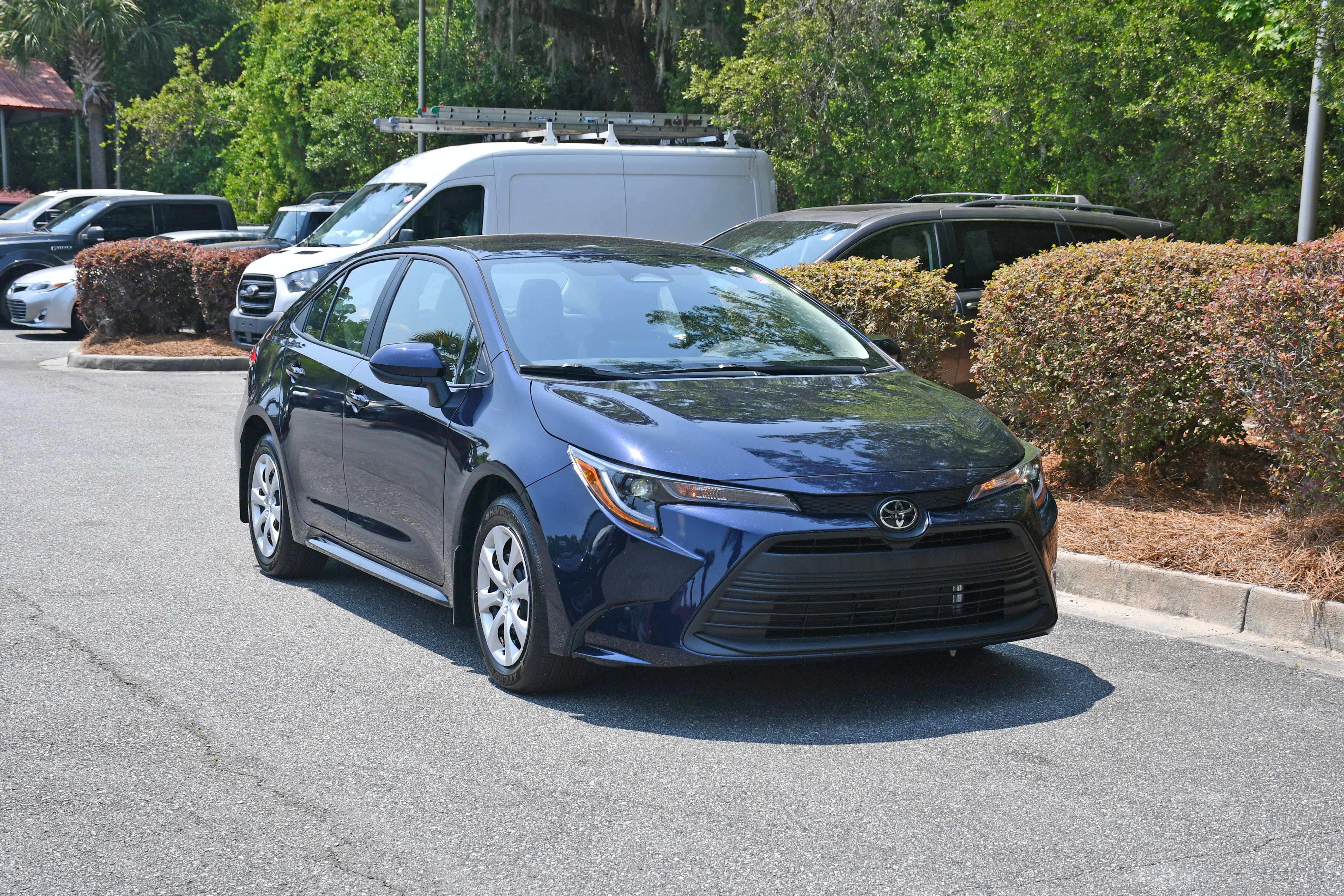 Used 2025  Toyota LE image 6