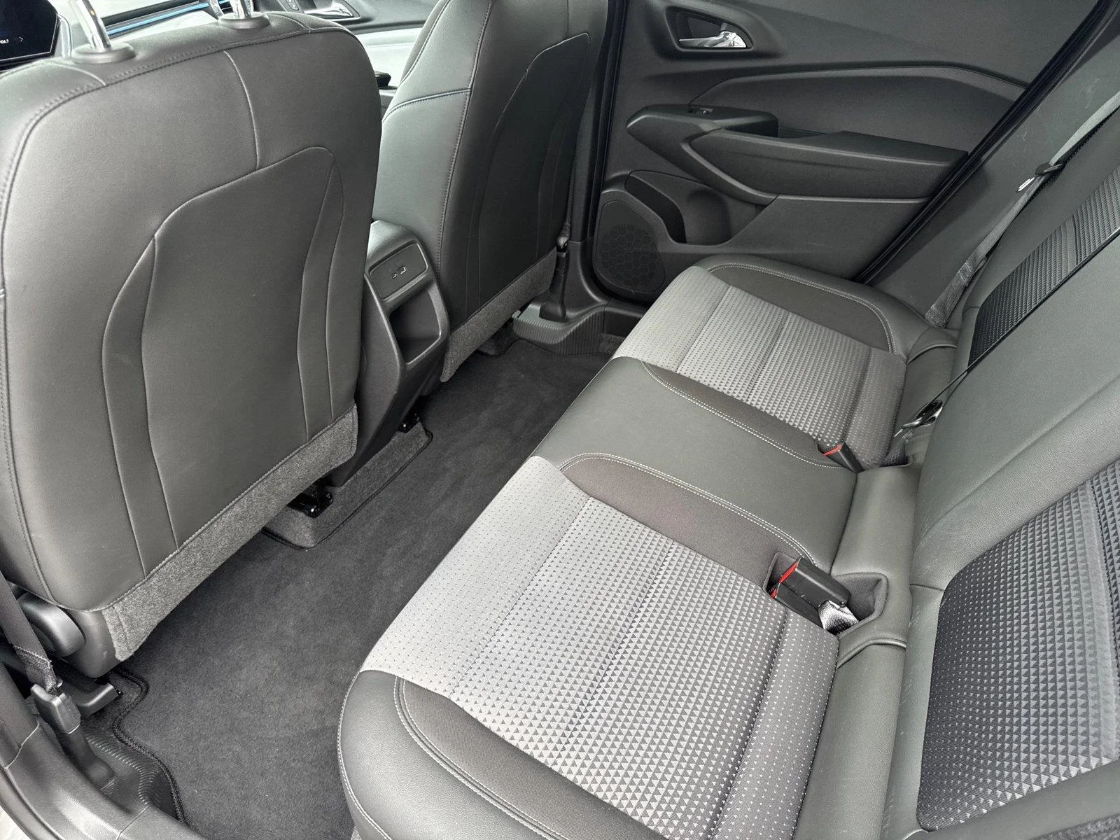 Used 2025 Sterling Gray Metallic Chevrolet LT image 24