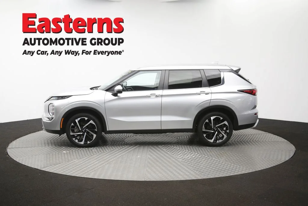 Used 2024 Silver Mitsubishi SE image 60