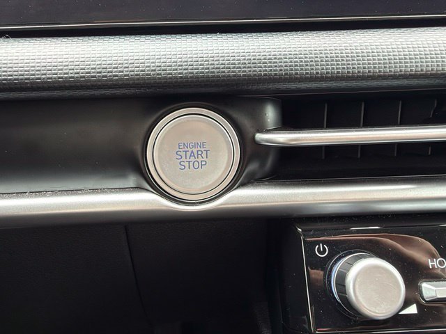 Used 2025 Black Hyundai SEL image 19