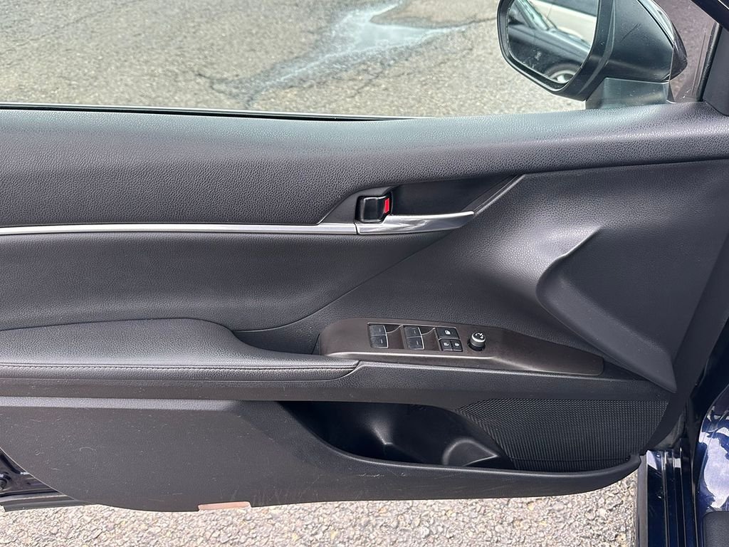 Used 2022  Toyota XSE image 19