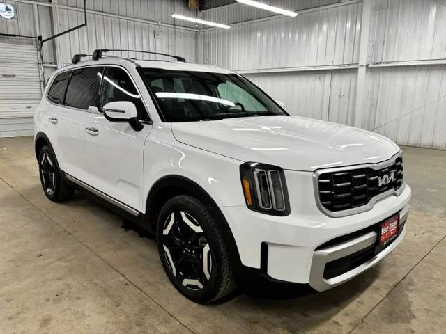 Used 2024 White Kia S image 1