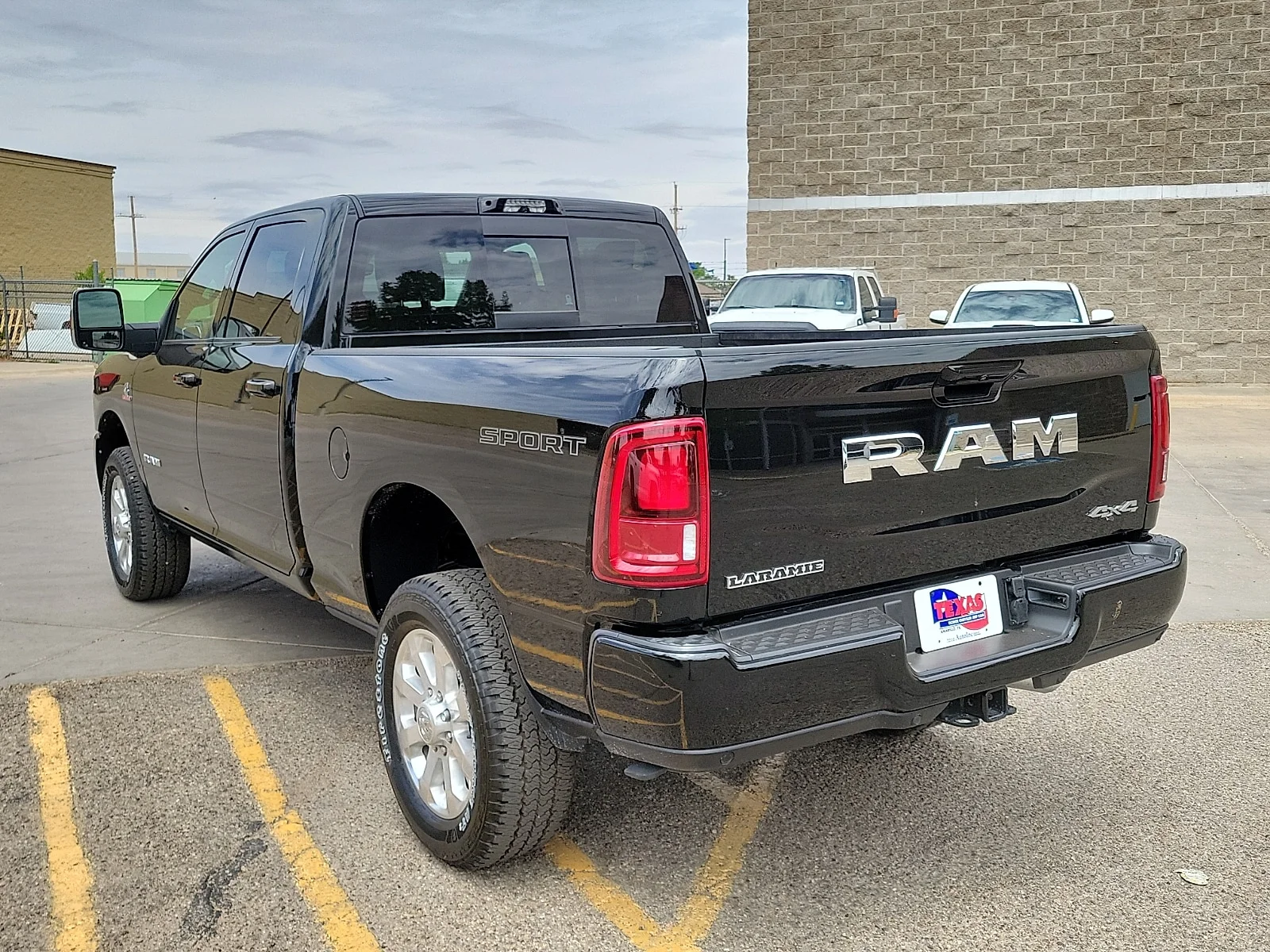 New 2026 PXJ Diamond Bla Ram LARAMIE CREW CAB 4X4 6