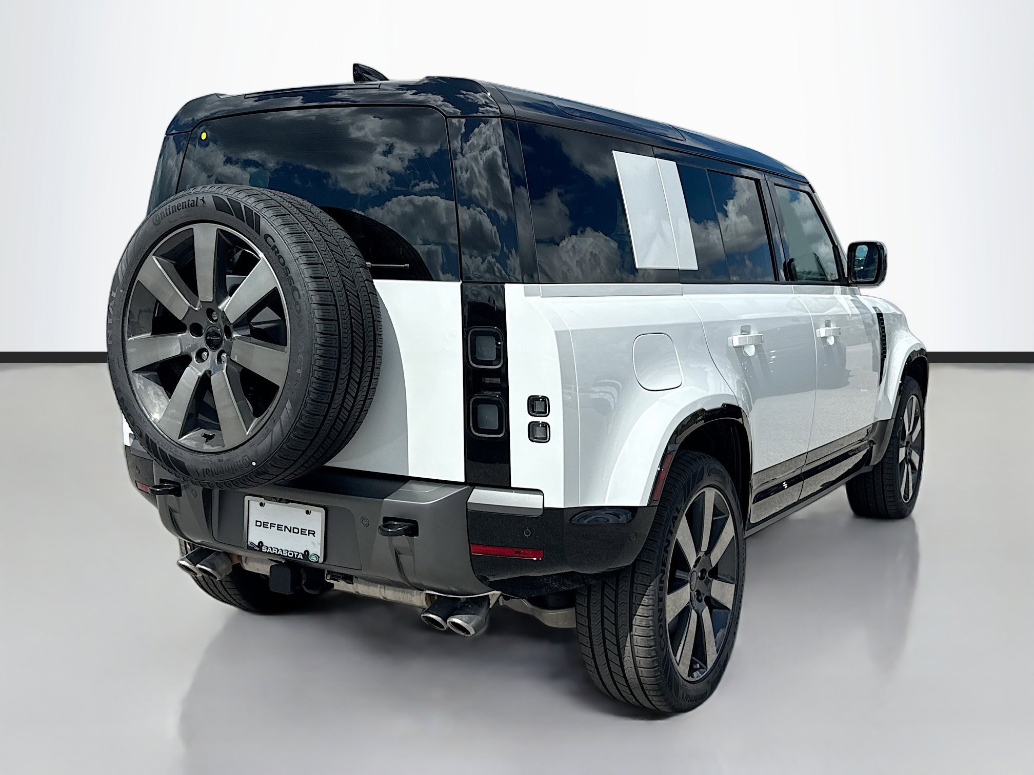New 2026 Fuji White Land Rover V8 image 5