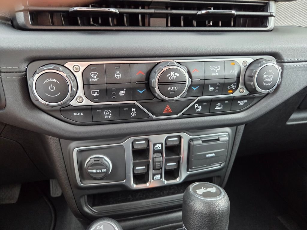 Used 2024 Gray Jeep Sahara image 24