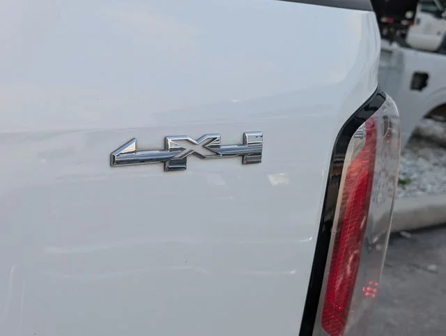 Used 2022 White GMC Elevation image 9