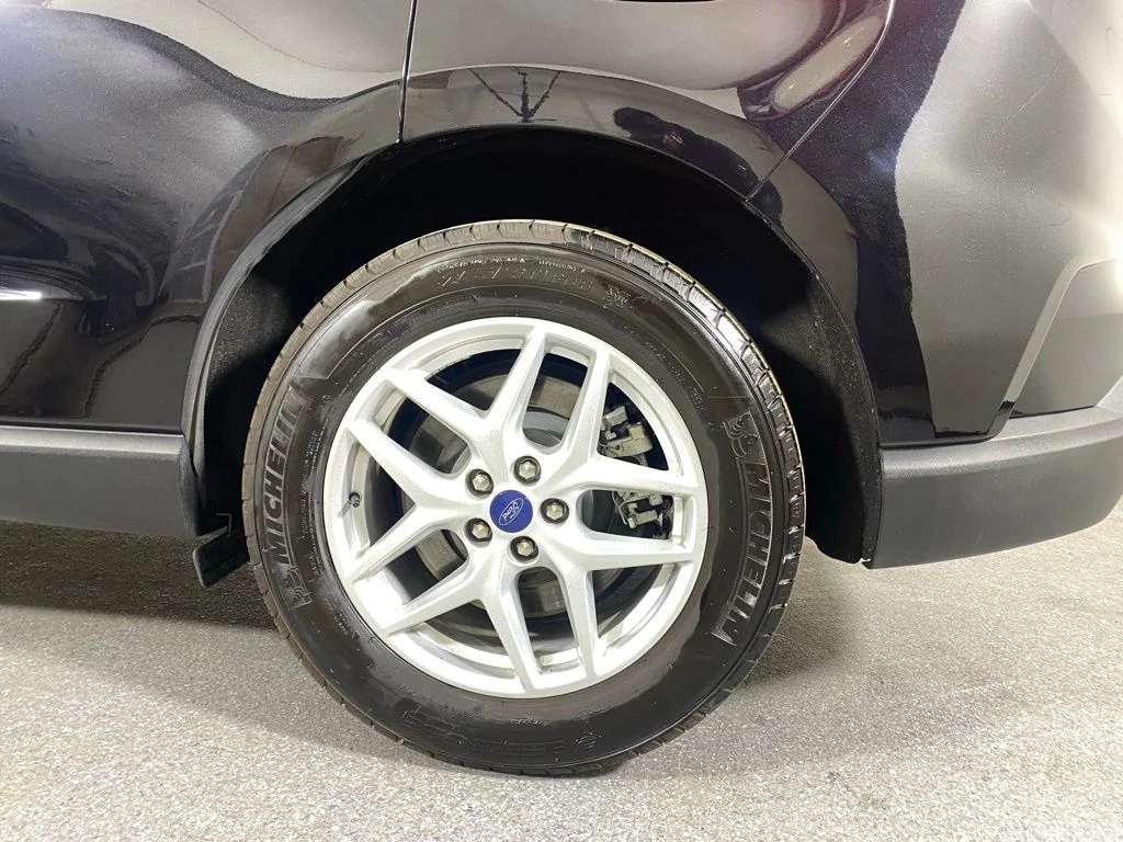 Used 2022 Black Ford SEL image 31