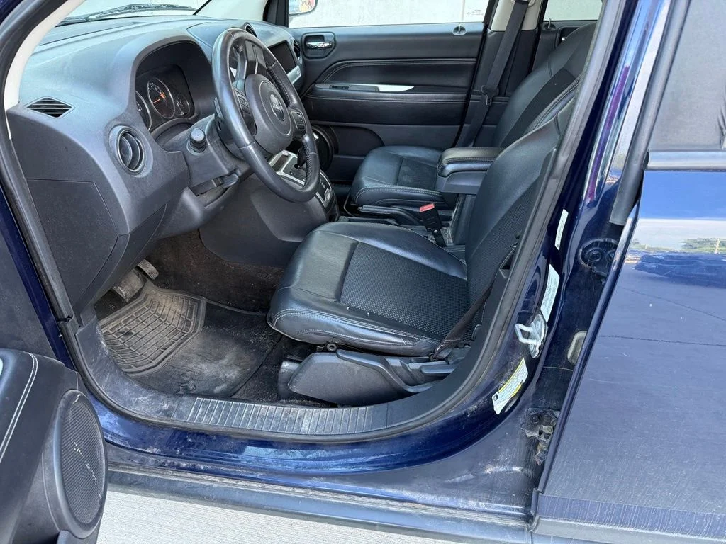 Used 2014 Blue Jeep Latitude image 5