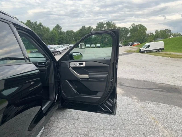 Used 2022 Black Ford Limited image 15