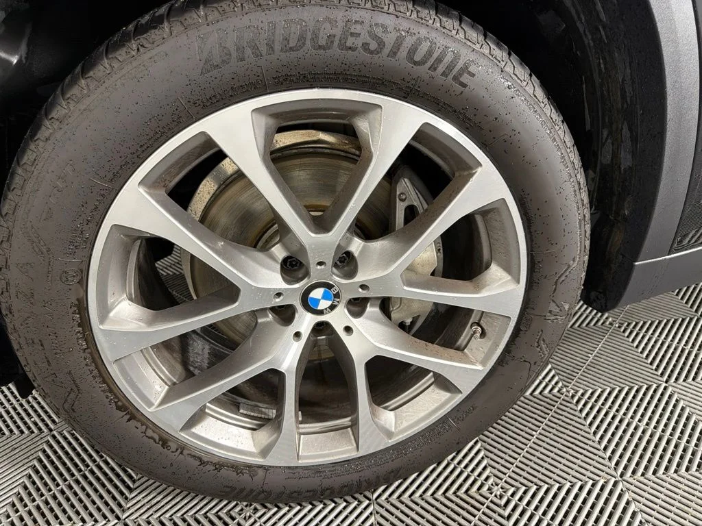 Certified Used 2025 Black Sapphire Metallic BMW xDrive40i image 10