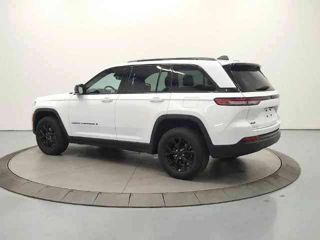Used 2024 White Jeep Altitude image 6