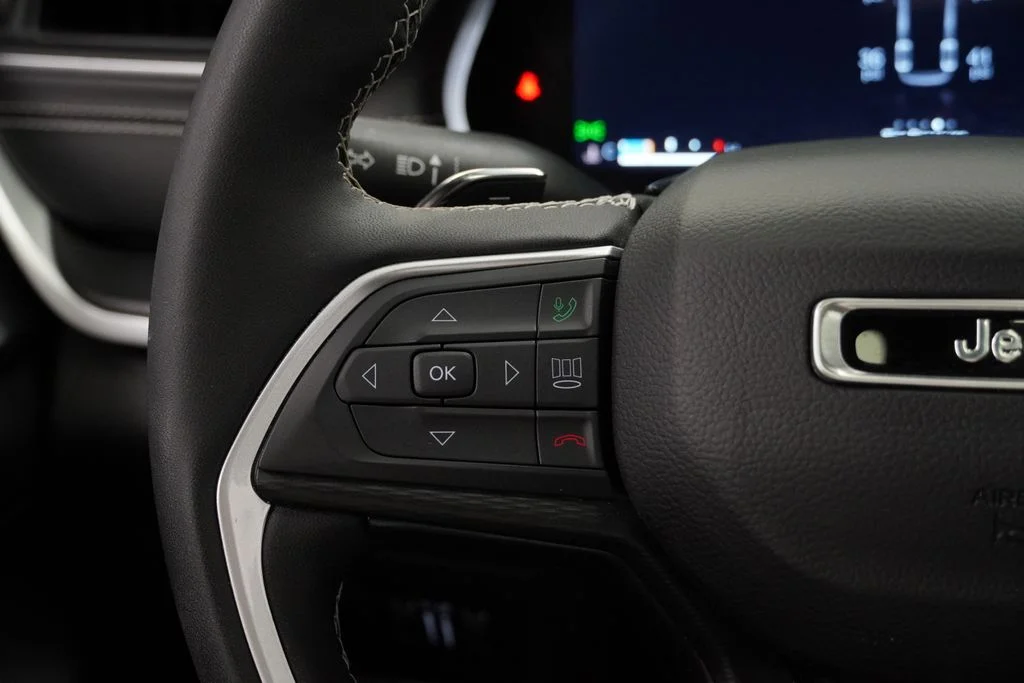 Used 2024 Silver Jeep Altitude X image 39