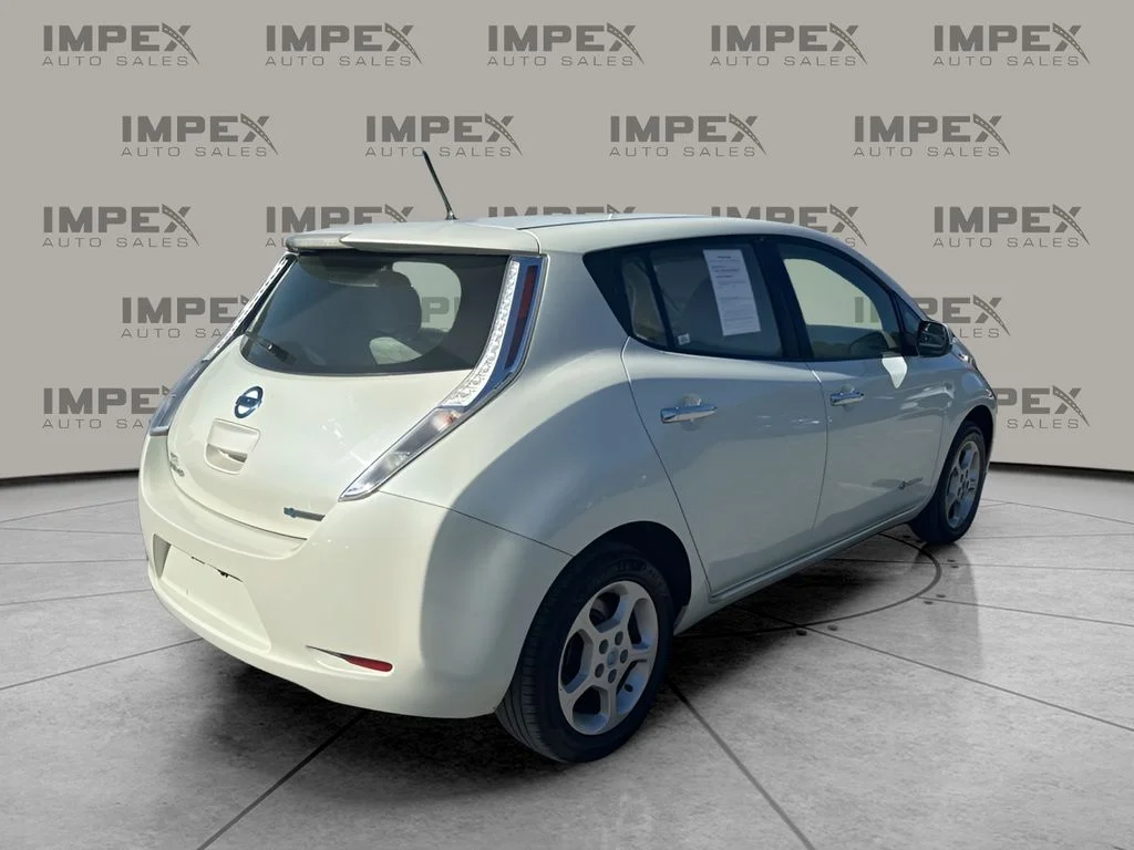 Used 2012 White Nissan SV image 6